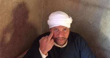 مأساة عم بيومى.. يطالب بعلاج عينه وعودة معاشه وحصته التموينة.. صور