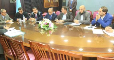 محافظ كفر الشيخ يناقش طلبات وشكاوى المواطنين مع أعضاء مجلس النواب