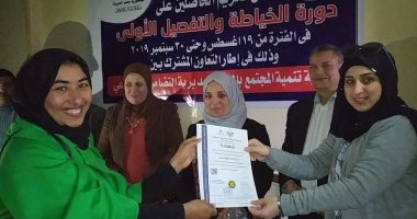 الانتهاء من تدريب 39 سيدة وفتاة بشمال سيناء على تدوير الملابس 