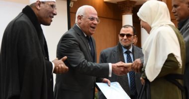 صور.. محافظ بورسعيد يكرم الفائزين بمسابقة حفظ القرآن الكريم