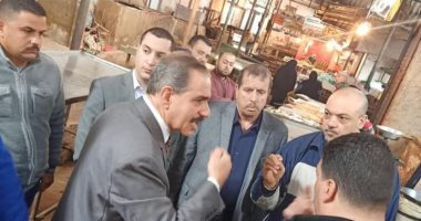 محافظ كفر الشيخ يكلف برفع كفاءة النظافة العامة بالسوق القديم وتطويره