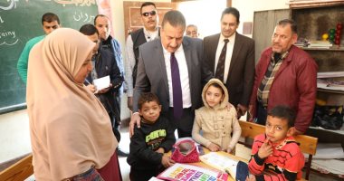 صور.. صرف 40 ألف جنيه دعم لمدرستى الأمل والنور بالمنوفية
