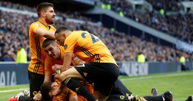 وولفرهامبتون يخطف توتنهام 3-2 ويتخطاه بترتيب الدوري الإنجليزي.. فيديو