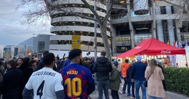 جماهير ريال مدريد وبرشلونة تتوافد على ملعب "برنابيو" لحضور الكلاسيكو.. صور