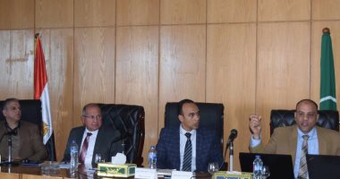 نائب محافظ المنيا يبحث تسريع منظومة التحول الرقمى وميكنة الخدمات الحكومية