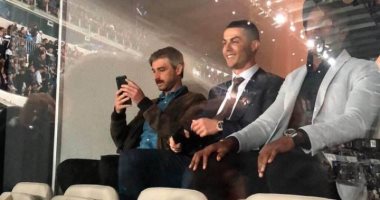 الريال ضد برشلونة.. كريستيانو رونالدو يظهر في مدرجات بيرنابيو "فيديو"