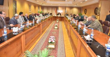 محافظ أسيوط يلتقى النواب لمناقشة تنفيذ المشروعات التنموية والخدمية