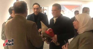 أحمد نوار: استخدام ألوان العلم فى معرضى "بين الحرب والقناع" يرمز للوطن