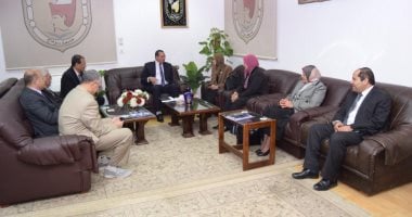 جامعة سوهاج تستقبل فريق المراجعة الخارجية بضمان الجودة لتجديد اعتماد كلية الطب