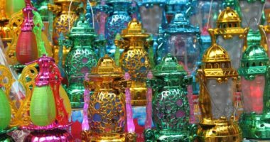 ضبط 132 ألف فانوس رمضان مجهول المصدر داخل مخزن فى المقطم 