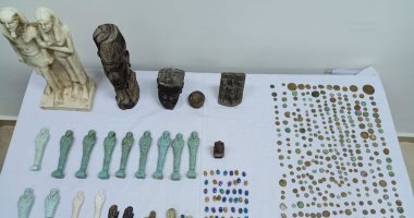 إحباط محاولة سيدة تهريب 32 قطعة أثرية وتاريخية