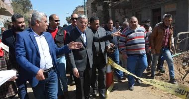 صور ..محافظ المنيا يتفقد أعمال تنفيذ توصيل المياه للقرى الأكثر احتياجا