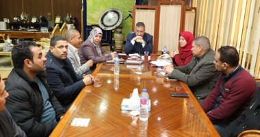 محافظ المنوفية يلتقى بعض أصحاب الصناعات الحرفية واليدوية بمكتبه بالديوان العام