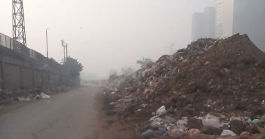 تراكم القمامة ومخلفات البناء.. شكوى سكان شارع الجسر البرانى بدار السلام