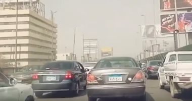 النشرة المرورية.. كثافات متحركة بالمحاور الرئيسية فى القاهرة والجيزة 