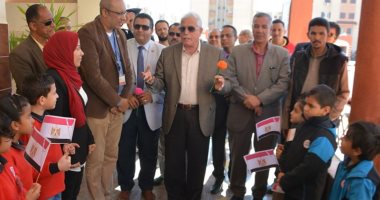 صور.. محافظ جنوب سيناء يزور مدرسة المصرية اليابانية بالطور