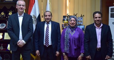 رئيس جامعة بنى سويف يستقبل خبير الكيمياء النظرية بجامعة روستوك الألمانية