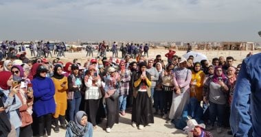 زاهى حواس يتحدث عن أبو الهول والاكتشافات الأثرية أمام هرم خوفو.. (صور)