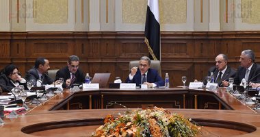 "محلية النواب" تطالب بخطة عاجلة للحد من إشغالات الطرق العامة وتنظيم أوضاع الباعة الجائلين.. إنشاء أسواق بديلة ونقاط ارتكاز بالأحياء لمنع الفوضى.. ومطالب بحوار مجتمعى لنشر الوعى بمكاسب تقنين الأوضاع