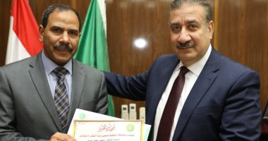محافظ المنوفية يكرم مركز تعليم الكبار وقسم علم النفس بجامعة المنوفية