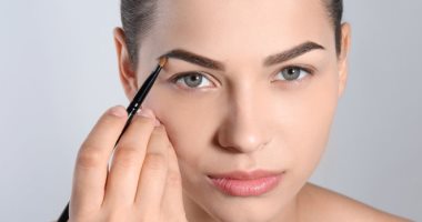 أشهر 8 أخطاء فى رسم الحواجب.. بتقعى فى كام غلطة منهم؟