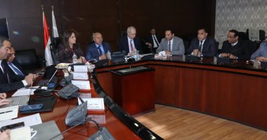 النقل: نخطط لإنشاء مصنع للقطارات والمترو بالمنطقة الاقتصادية لقناة السويس