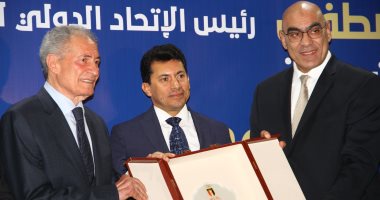أبوريدة و حسن حمدى يشهدان حفل تكريم رئيس الاتحاد الدولى لكرة اليد 