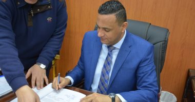 صور.. محافظ الدقهلية: توقيع 1300 عقد تقنين أراضى الدولة لواضعى اليد