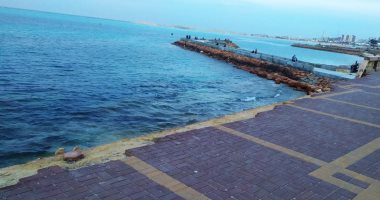 قارئ يطالب بترميم سور كورنيش مرسى مطروح