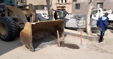 استجابة لـ"سيبها علينا".. محافظ الجيزة يزيل الأعمدة الحديدة المنتشرة بالعجوزة