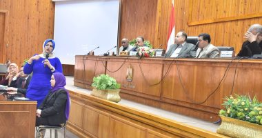 اجتماعات متواصلة لمحافظ أسيوط لنشر الوعى الوقائى بالفيروسات.. صور