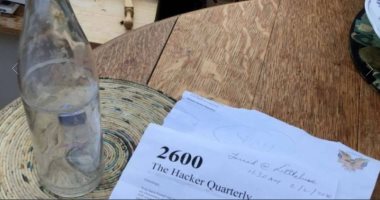 مكافأة 1000 دولار لعامل بعد عثوره على رسالة داخل زجاجة فى اسكتلندا