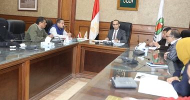 نائب محافظ سوهاج يبحث إنجازات المبادرة الرئاسية "حياة كريمة"