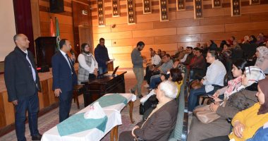 نائب محافظ المنيا يوجه العاملين بالصحة بالإبلاغ عن أى حالة يشتبه فى إصابتها بكورونا