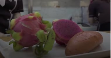 خبز التنين.. "كورونا خلى قلبه وردى" فى فيتنام