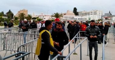 بدء توافد جماهير الترجى على منافذ بيع تذاكر مباراة الزمالك.. صور