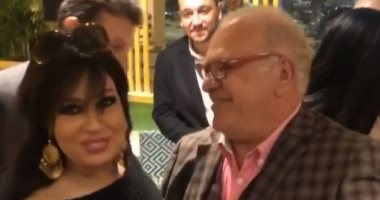 صلاح عبد الله وفيفى عبده يرقصان على "سهر الليالى" فى عيد ميلاد عبير صبرى.. فيديو