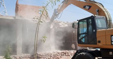 صور وفيديو.. تنفيذ 7 قرارات إزالة لتعديات على أراضى الدولة بالغنايم فى أسيوط