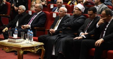 دقيقة حداد على روح الفدائية زينب الكفراوى أثناء افتتاح مسابقة القرآن الكريم
