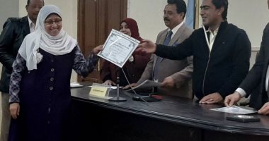 تكريم المشاركين بفعاليات الدورة التدريبية للتأهيل على استخدام الحاسب الآلى بالبياضية