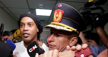 رونالدينيو أمام نيابة باراجواى: رجل أعمال شهير منحنى هوية مزورة.. صور
