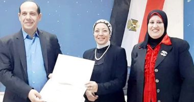 صور.. الإدارة المركزية لإعداد القيادات لوزارة التعليم تكرم محمد ثروت