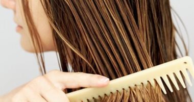 وصفات طبيعية للشعر الدهنى.. خل التفاح والملح الإنجليزى أبرزها