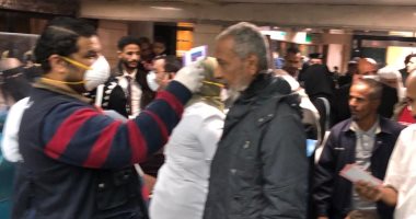 المطارات المصرية تواصل رفع درجة الاستعداد القصوى لمواجهة "كورونا".. الحجر الصحى يفرض إجراءات مشددة على جميع الركاب والطائرات.. وزير الطيران يشهد إجراءات الفحص الطبى بالقاهرة والأقصر.. ويشدد على منع تسلل الفيروس