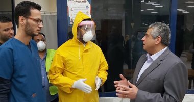 نائب وزير الطيران يتفقد إجراءات الفحص الطبي بمطار أسوان..صور  
