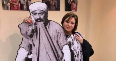 إلهام شاهين وبوسى شلبى في معرض فريد شوقى بمهرجان السينما في الأقصر.. صور