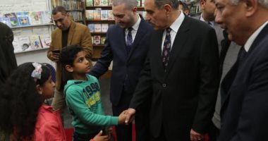 محافظ كفر الشيخ يتفقد معرض دسوق السابع للكتاب.. صور