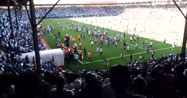 شاهد.. جماهير مازيمبى تقتحم الملعب بعد وداع دورى أبطال أفريقيا