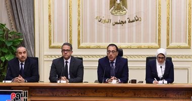 رئيس الوزراء فى مؤتمر صحفى: أعلنّا الحجر الصحى بالمطارات فور ظهور فيروس كورونا.. ونتعامل بشفافية ووضوح.. ووزيرة الصحة: 33 حالة مصابة بباخرة الأقصر ونقلهم للحجر الصحى.. وكاشف سريع للفيروس بالمطارات من الثلاثاء