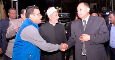 فيديو.. محافظ أسيوط يقدم واجب العزاء لأسرة الشيخ محمد العجمى وكيل أوقاف السويس